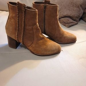 Size 9.5 boots